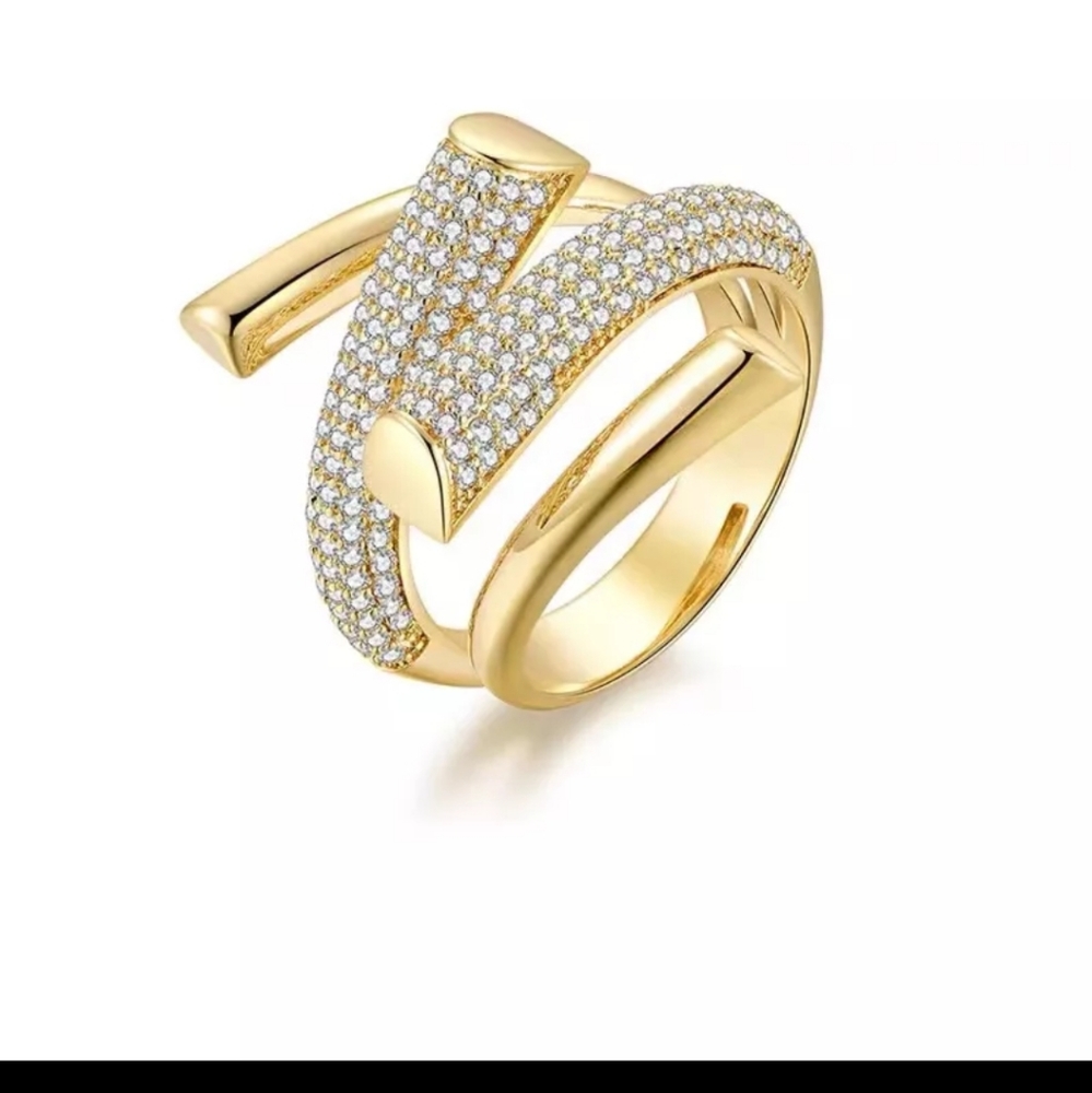 Chunky gold diamond ring